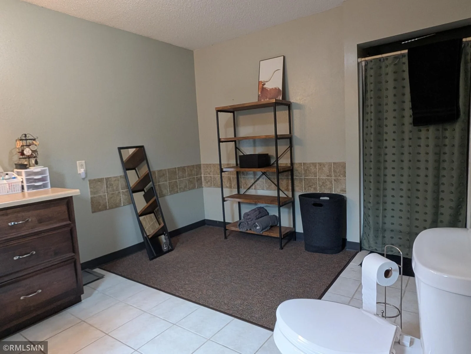 10x12 bathroom.  Room for a tub!