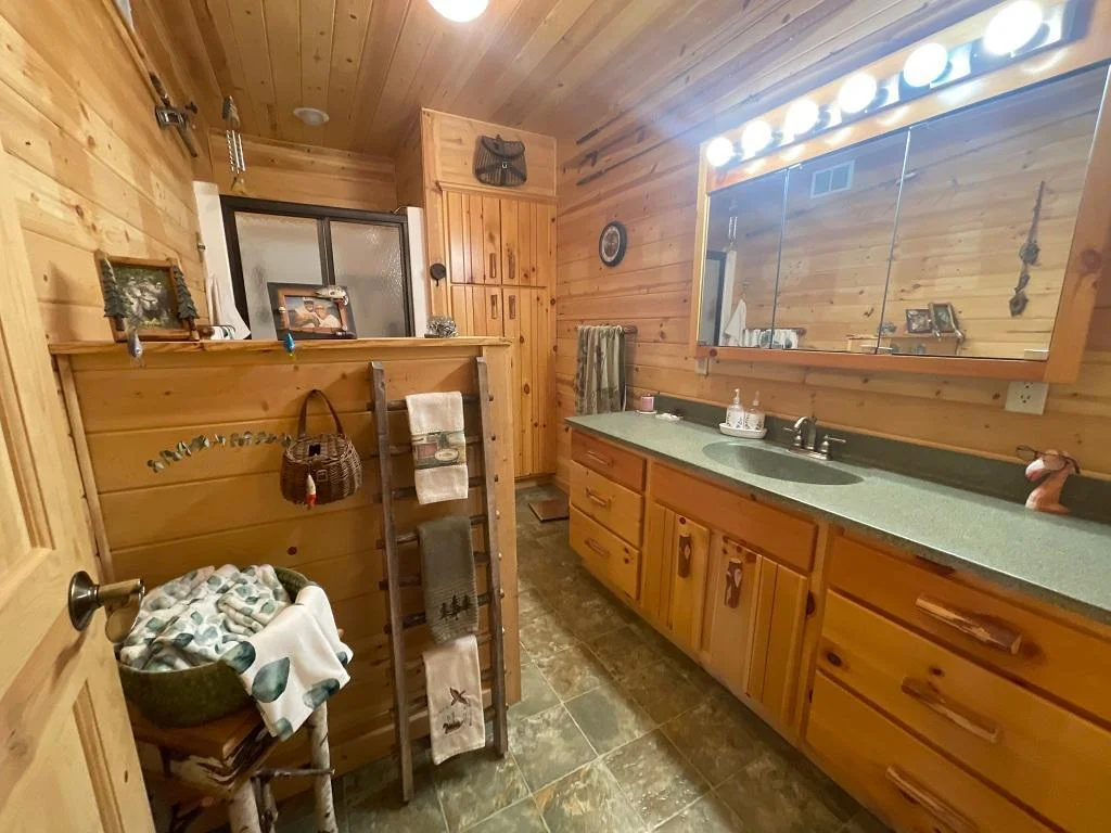 Lower level 3/4 bath.