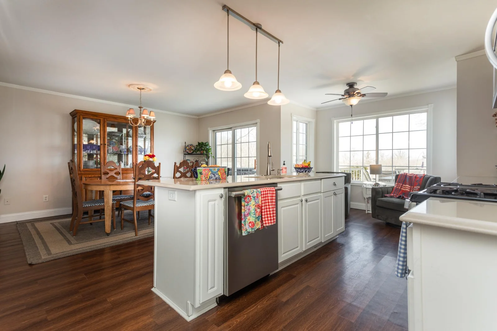 Kitchen Dining area