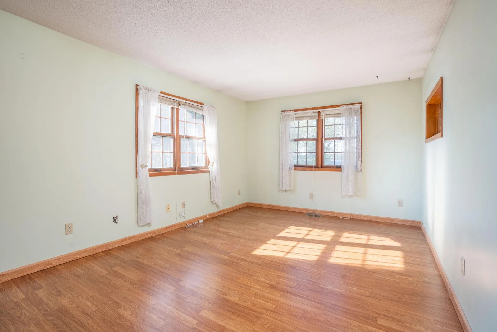 Bedroom 1.jpg