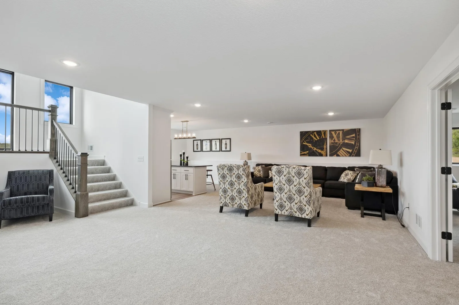 Lower level with plenty of space and a wet bar!