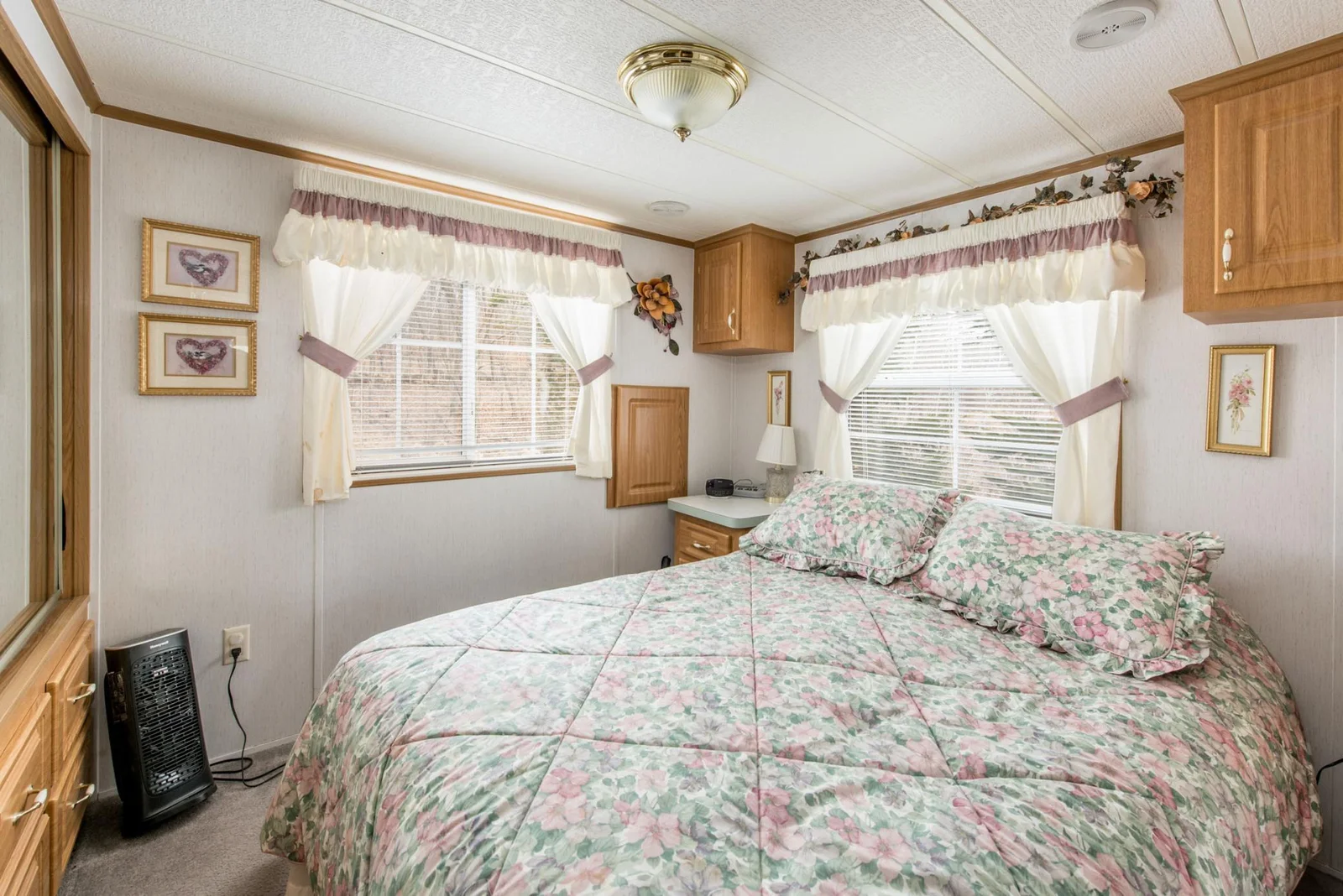 Bedroom 1 - Main Floor