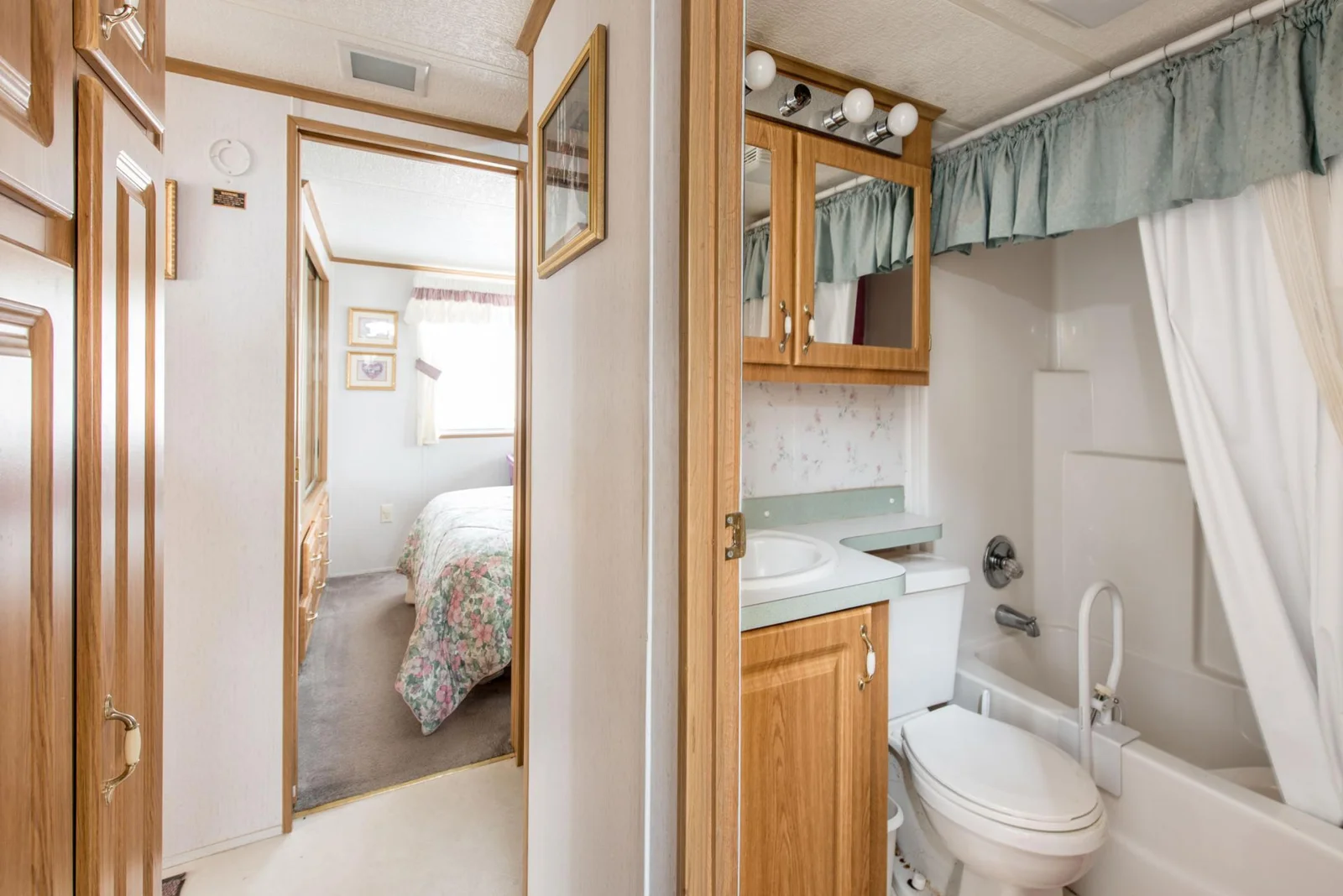 Full Bath, Main Floor