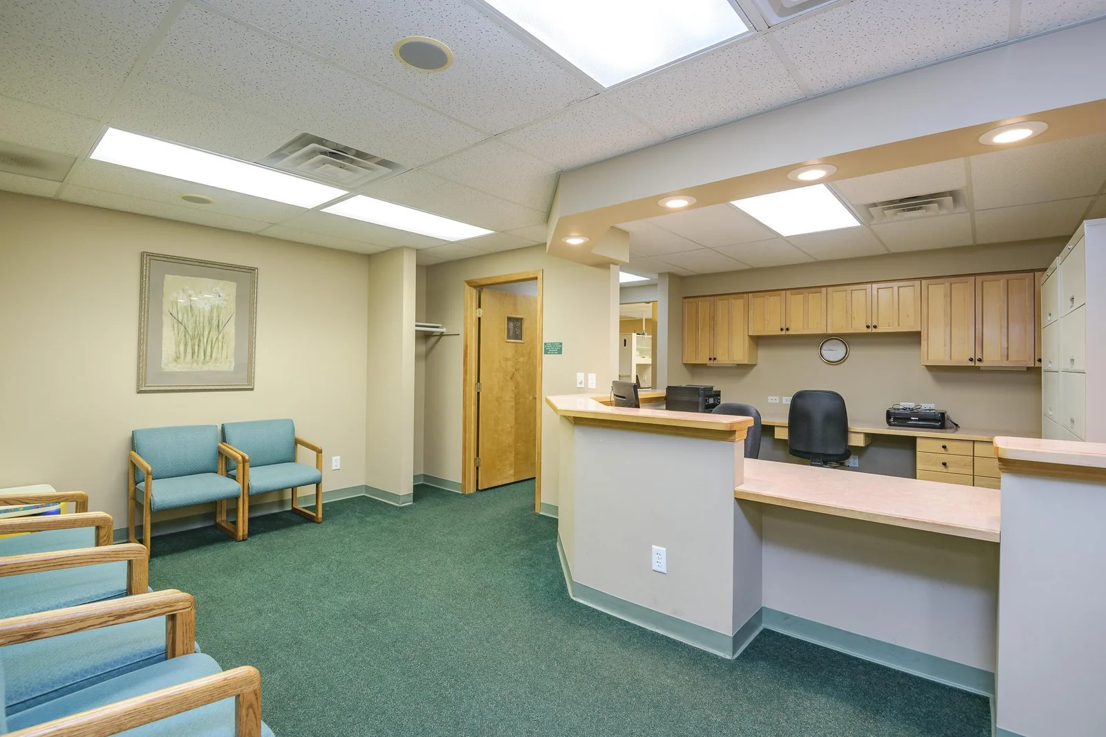 Plenty of seating area / waiting room and nice reception area