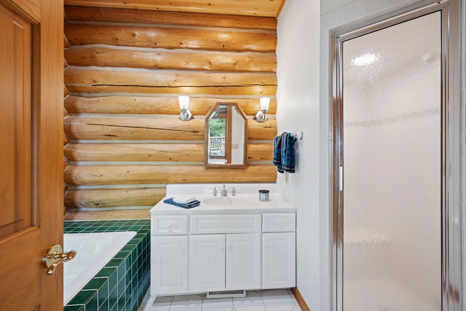 Primary Main Floor Bath