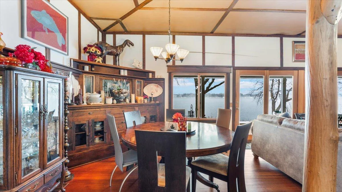 Dining with Built in