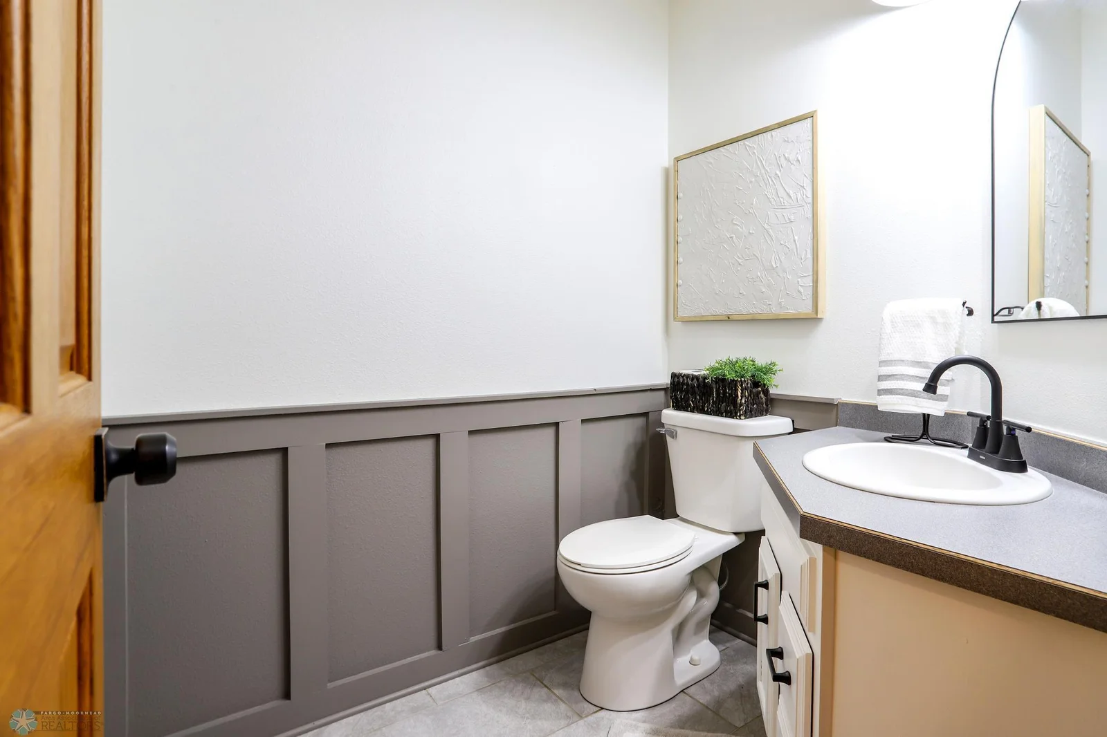 1/2 bath on main