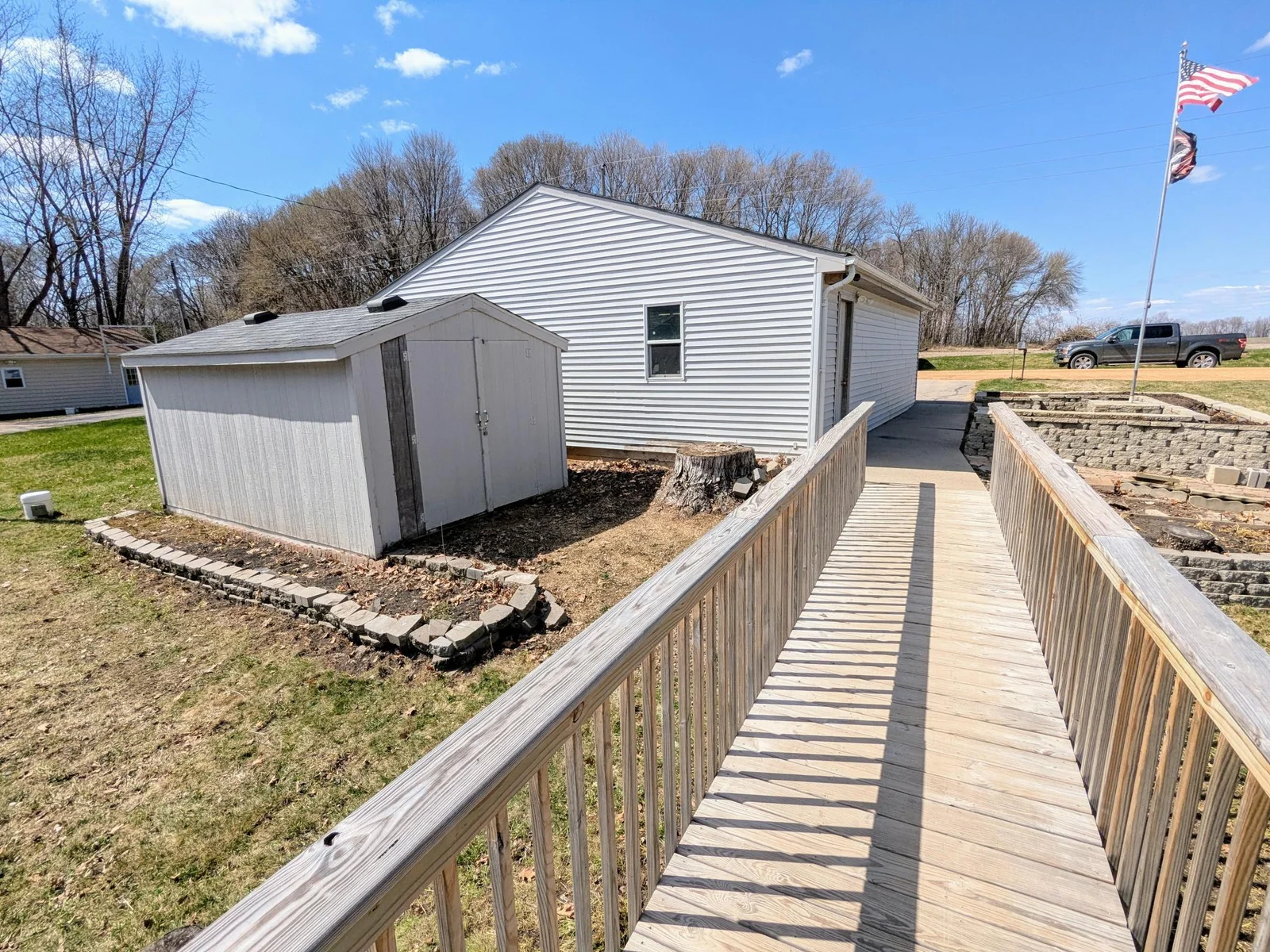 Deck Connecting House to Garage