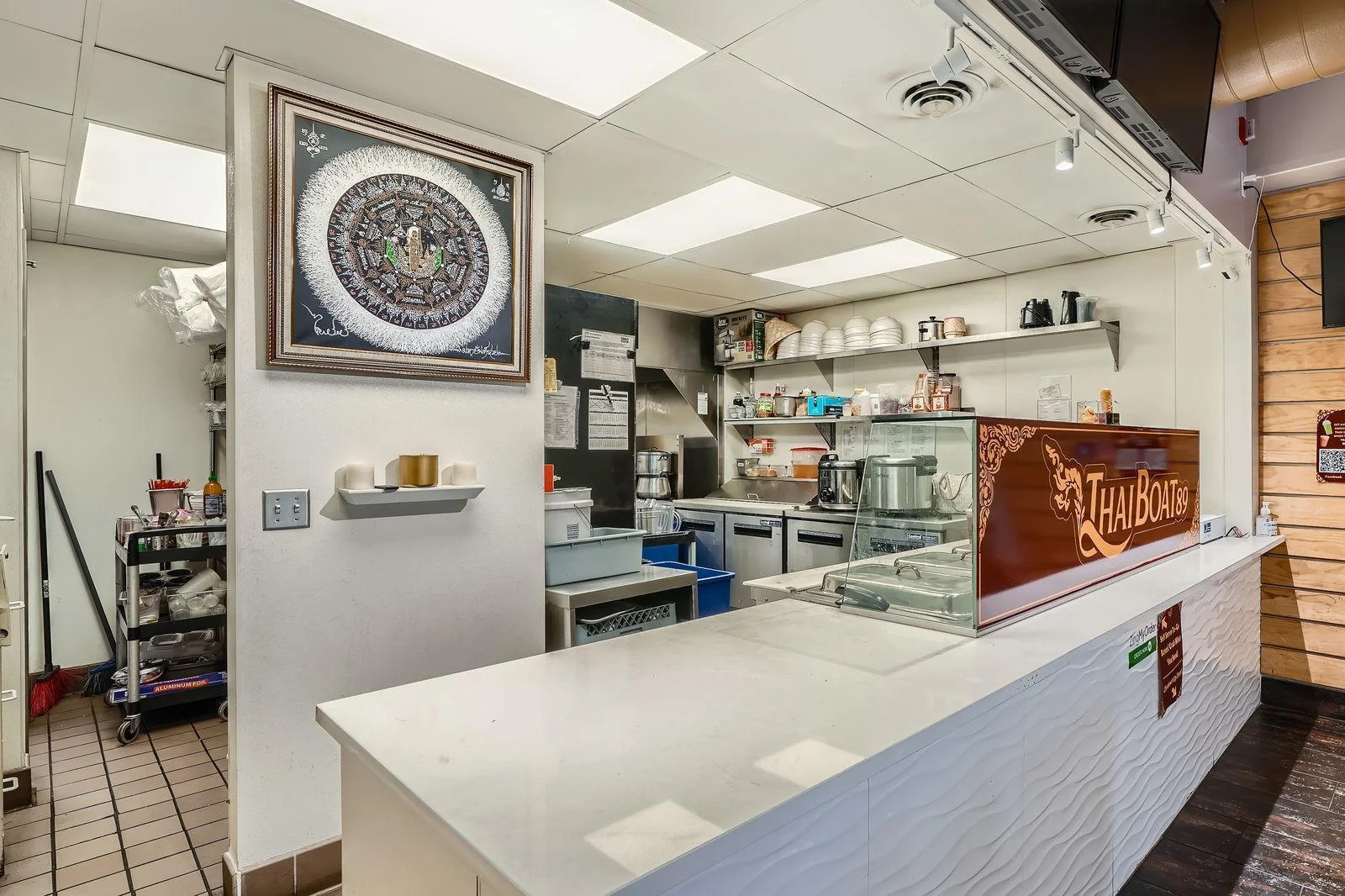 712 University Ave W - Web Quality - 009 - 09 Sales Counter.jpg