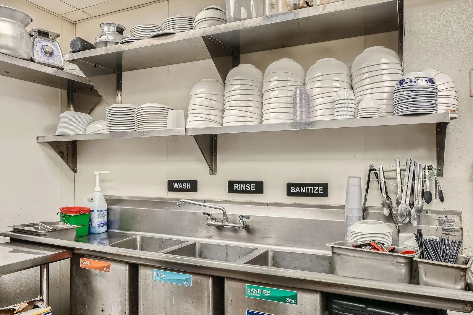 712 University Ave W - Web Quality - 017 - 18 Cleaning Stations.jpg