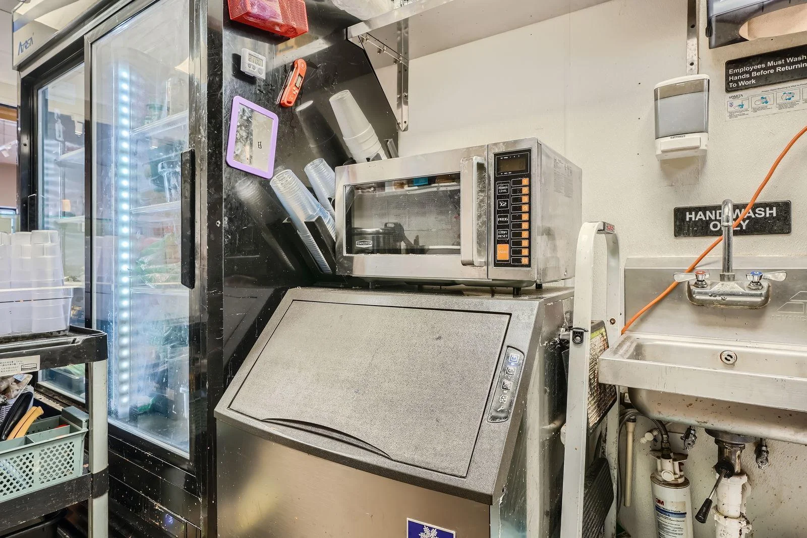 712 University Ave W - Web Quality - 018 - 19 Ice Maker.jpg