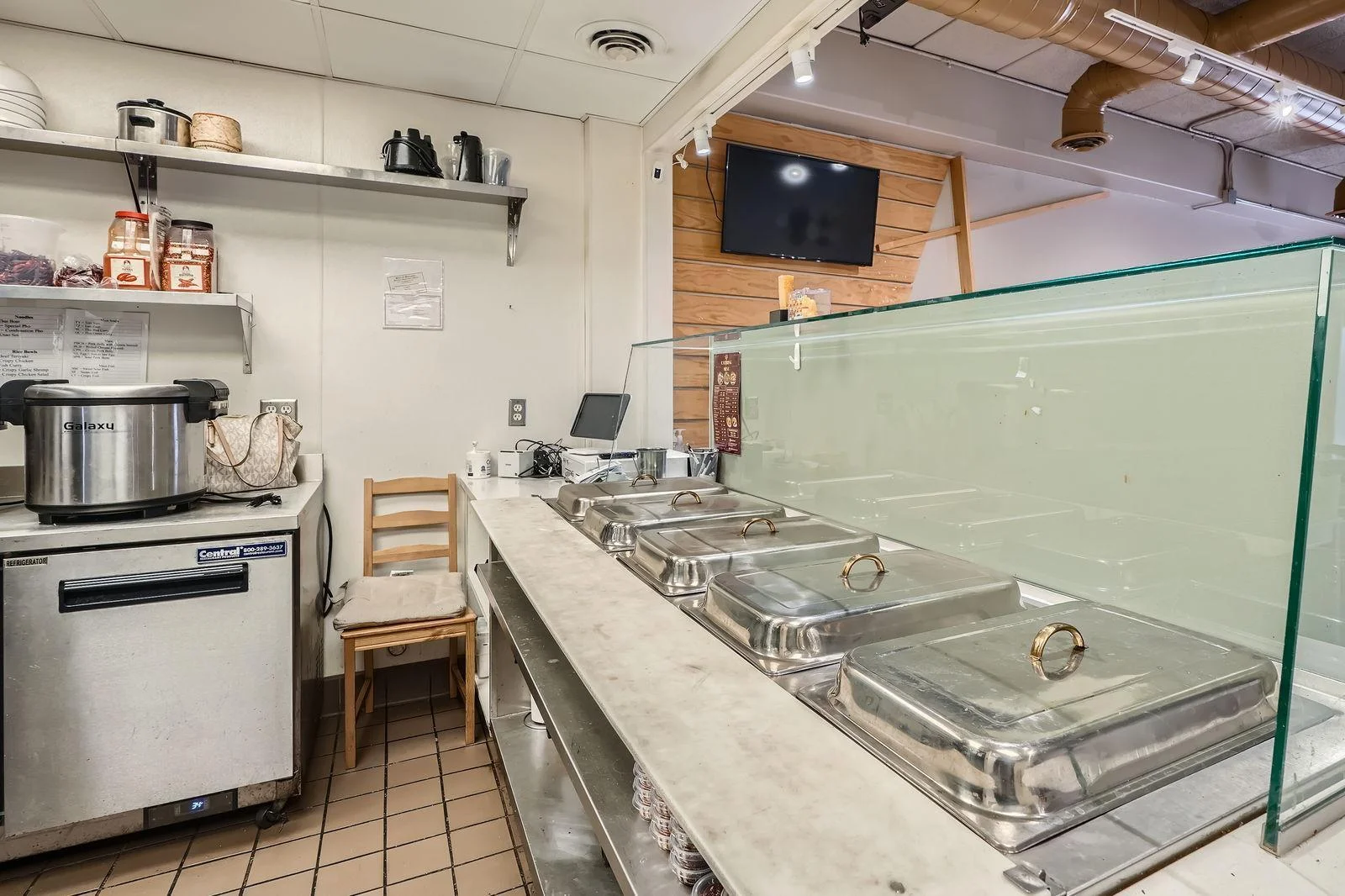 712 University Ave W - Web Quality - 010 - 10 Warmers.jpg