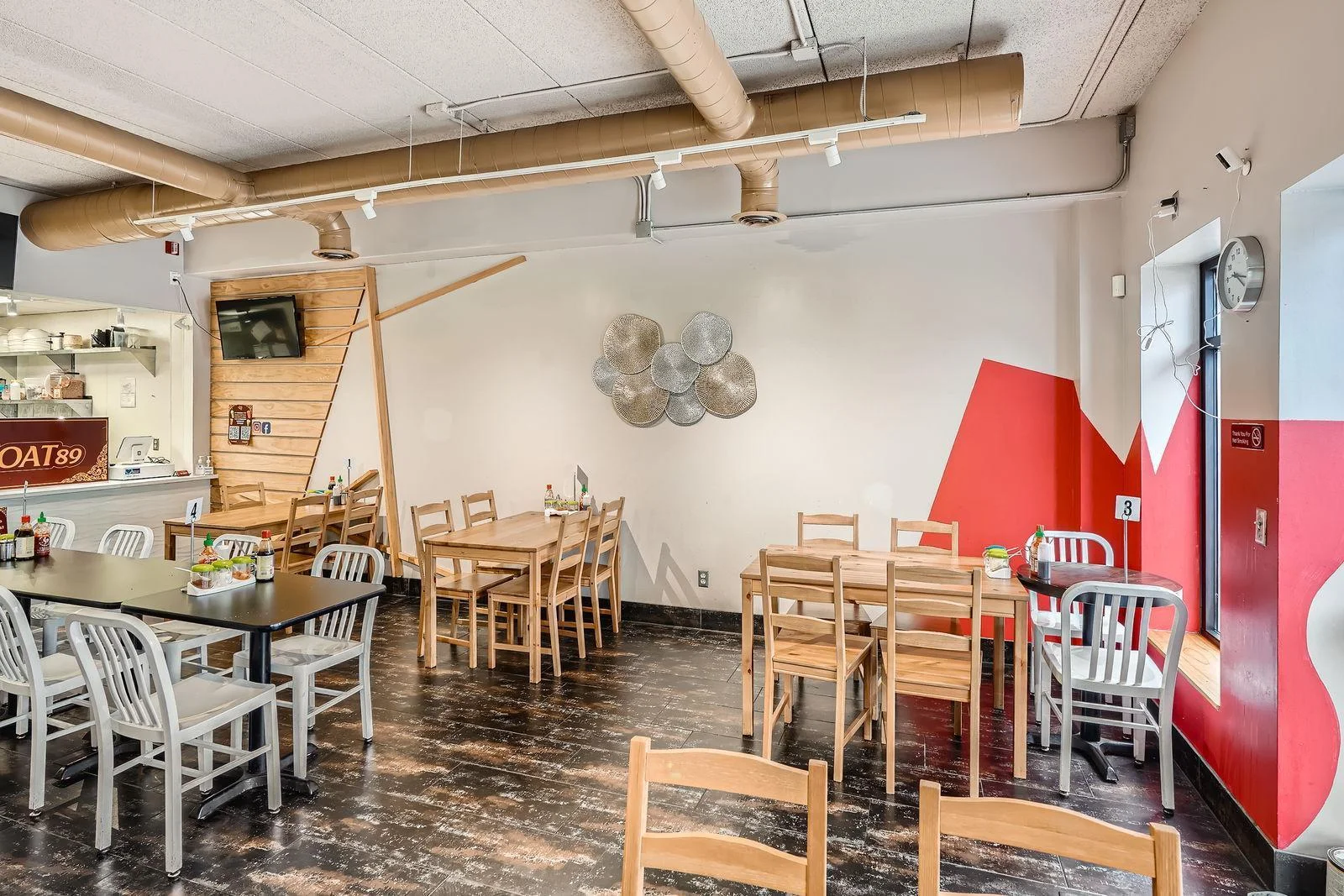 712 University Ave W - Web Quality - 005 - 05 Dining Area.jpg