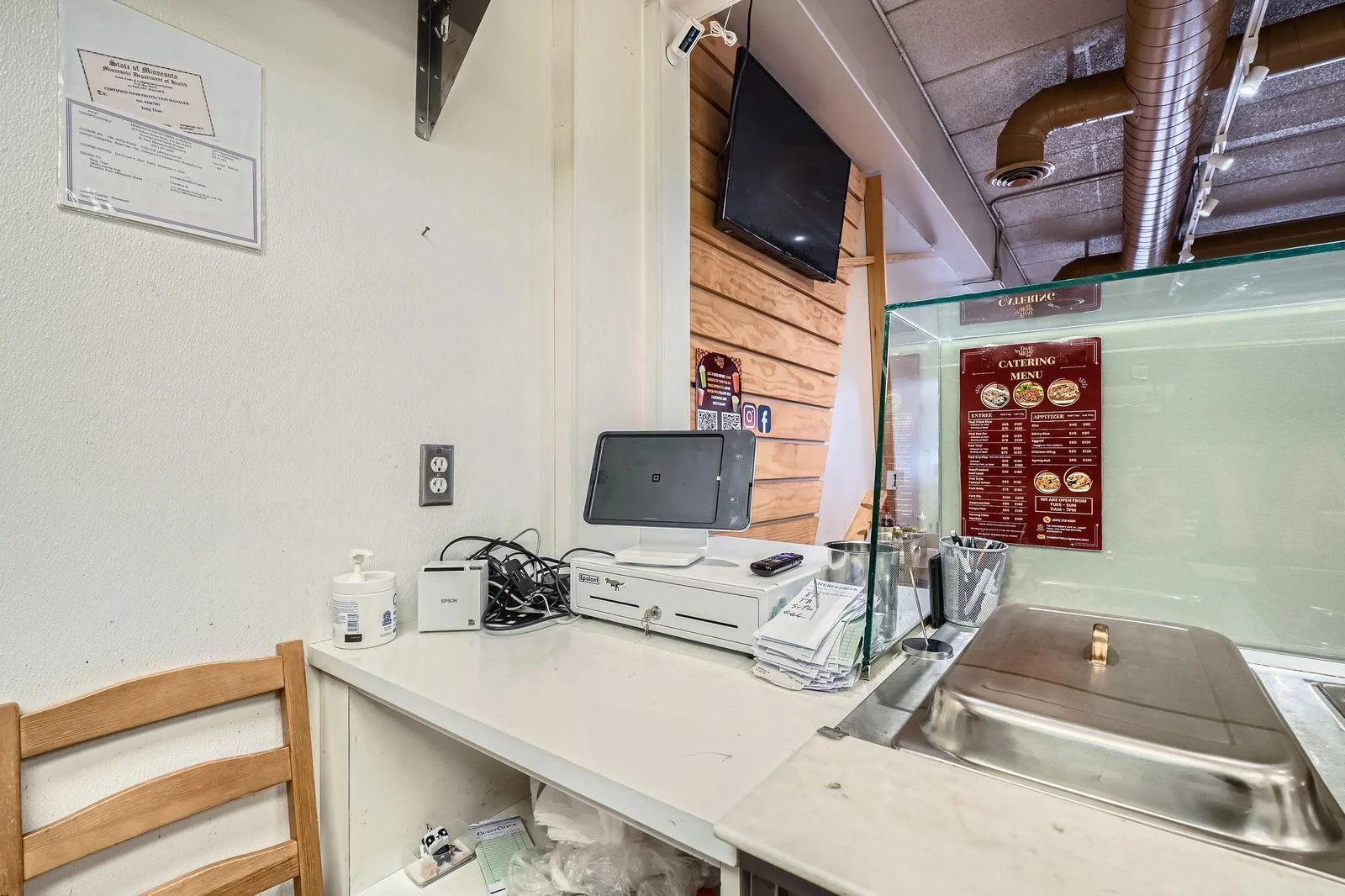 712 University Ave W - Web Quality - 022 - 24 POS Station.jpg