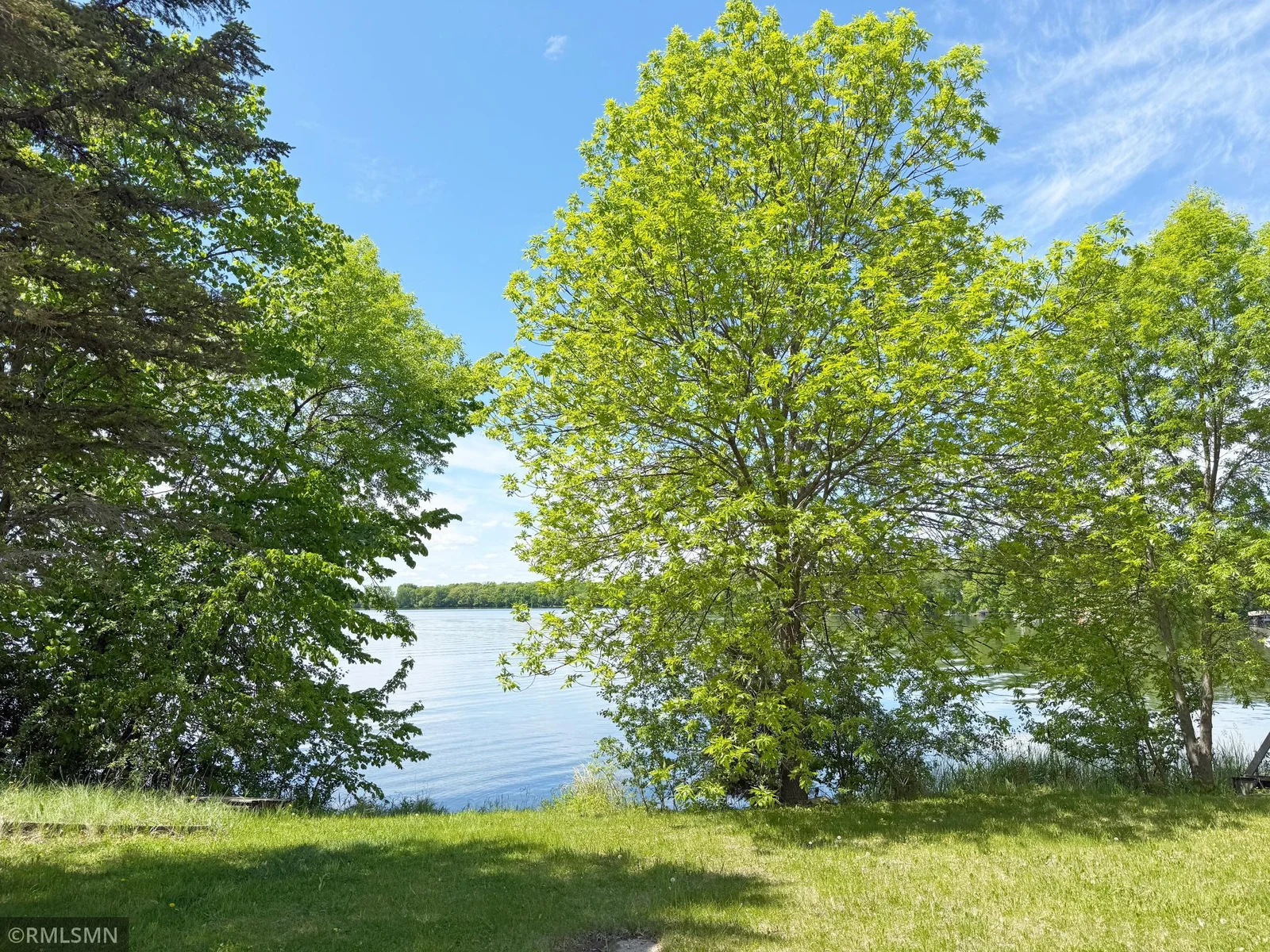 Gorgeous, unobstructed view of the lake, offering incredible sunsets. Somers Lake is connected to Mink Lake via a channel and offers 427 acres of lake fun combined.  The maximum depth is 39 feet .