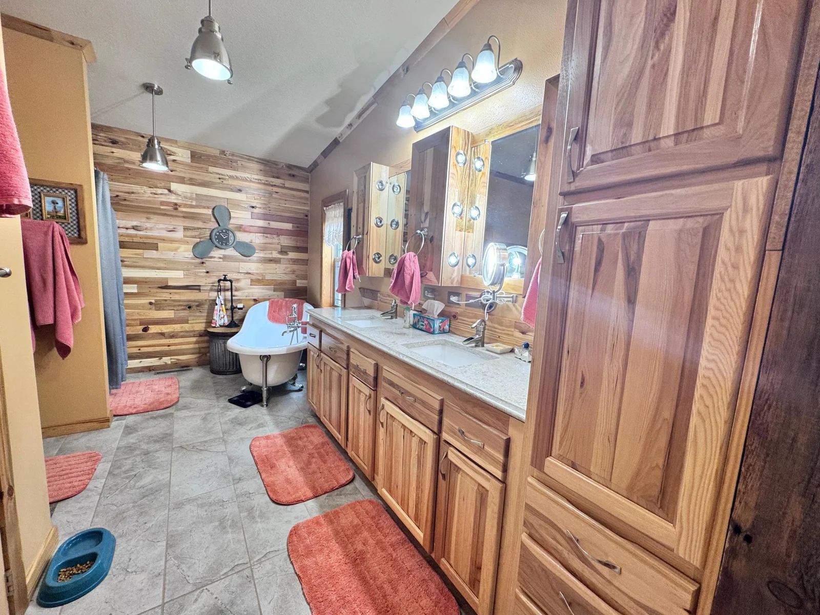 The main ensuite bathroom has plenty of room to get ready.
