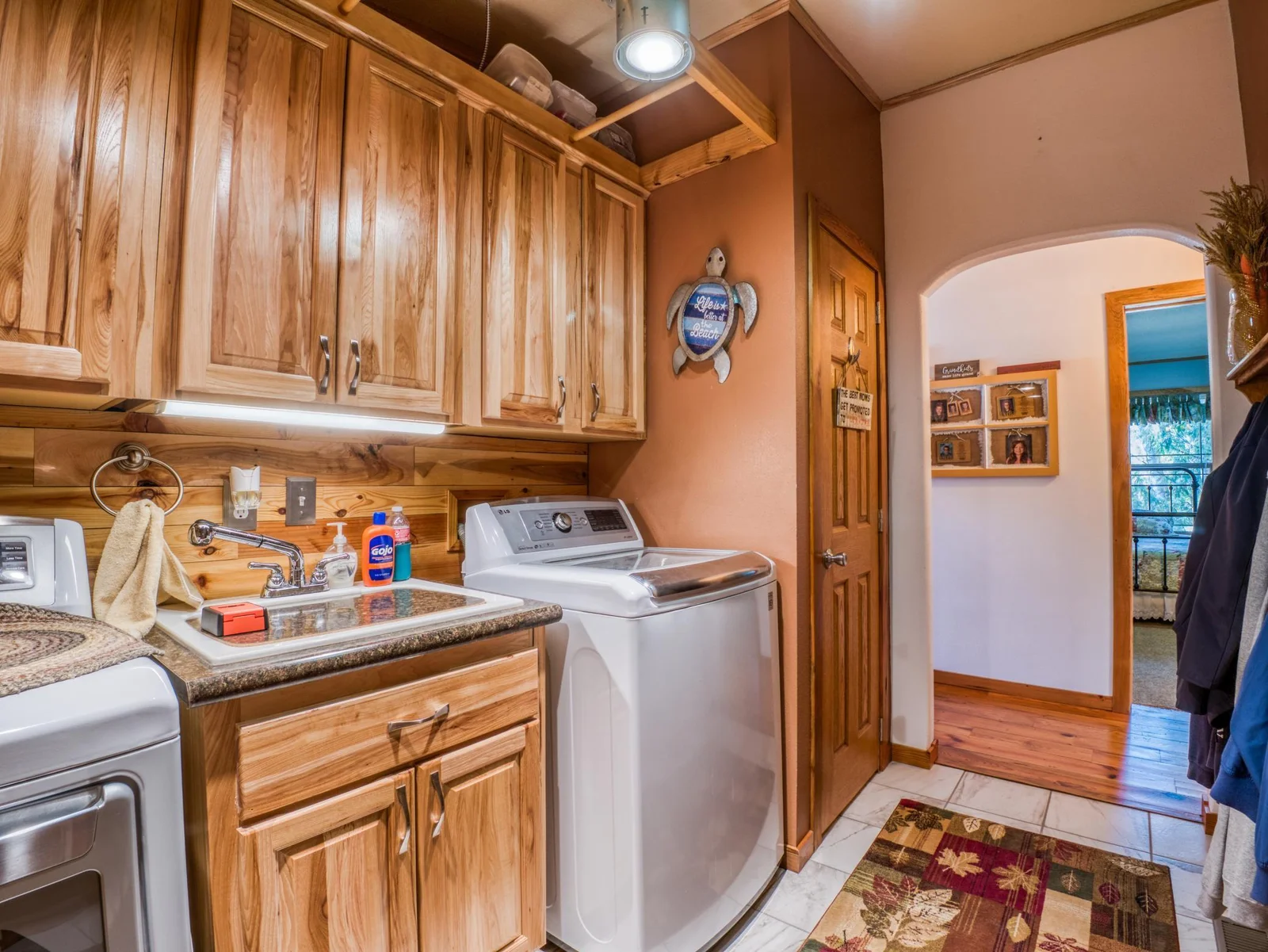 laundry area.jpg