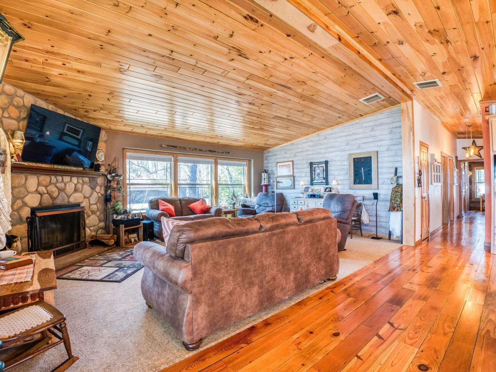 Vaulted Ceiling and open floor plan