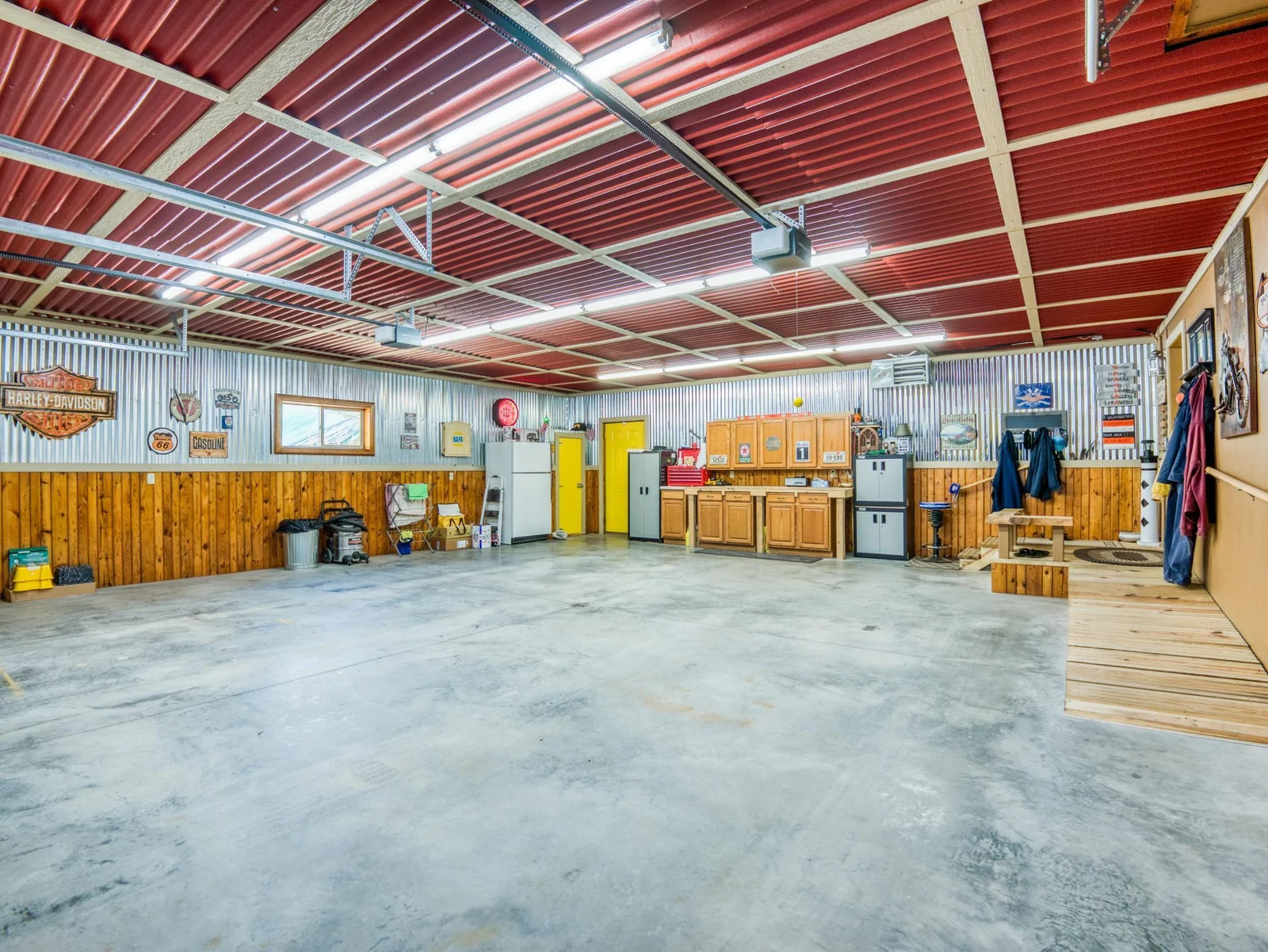 The garage space.