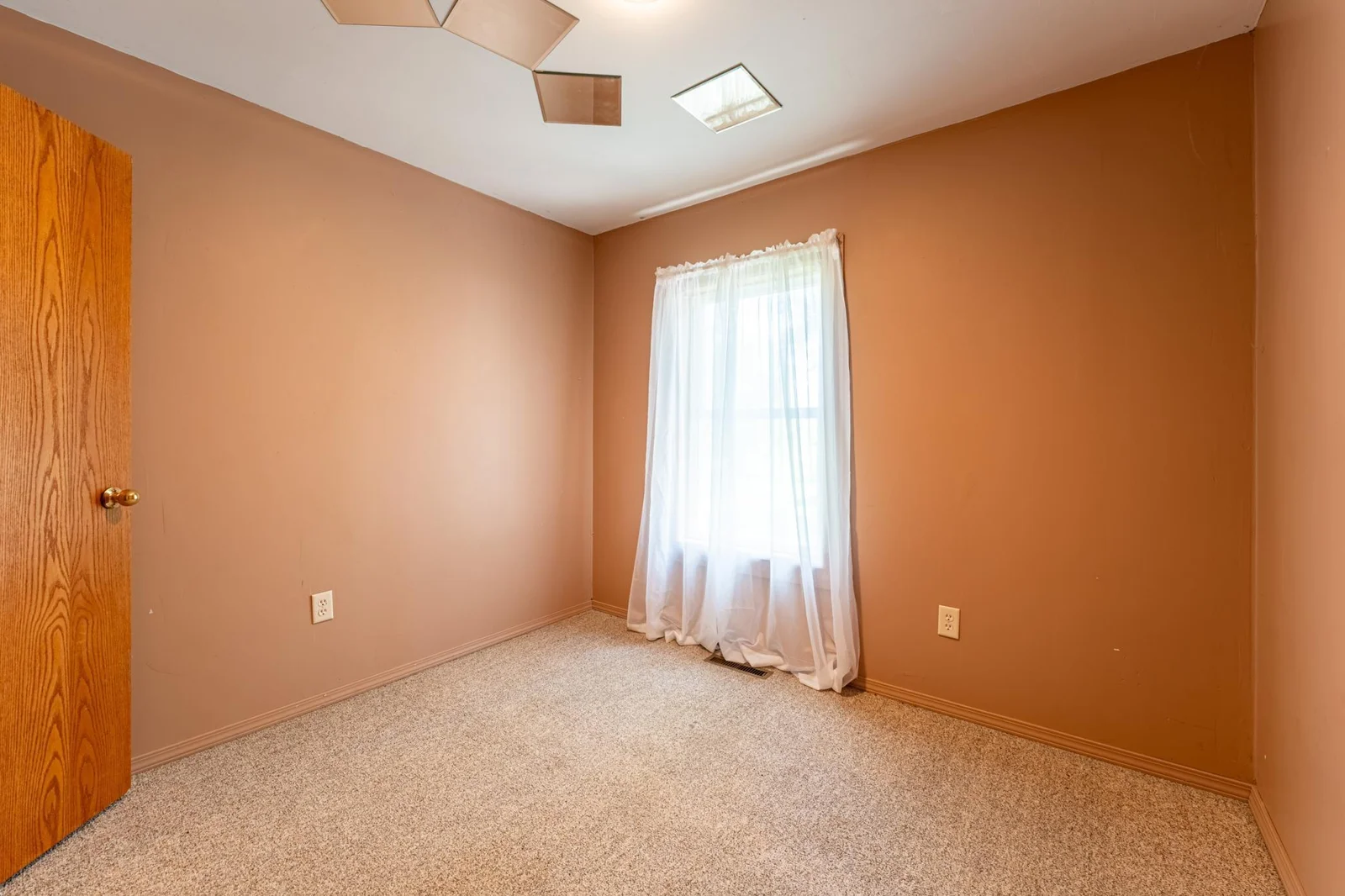 Guest room dimensions are 8.75x 8.25 ft.