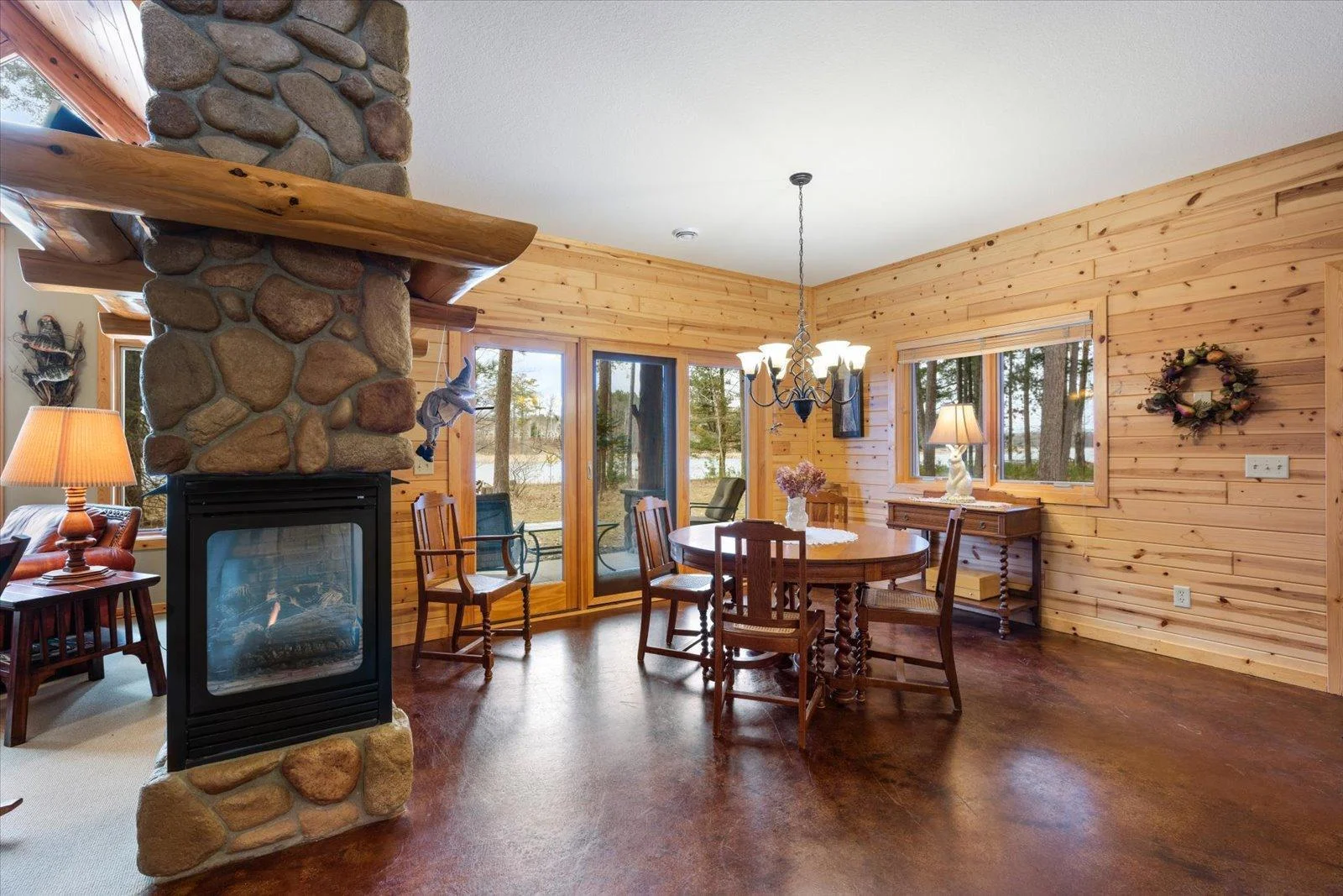 Dining to Patio River View