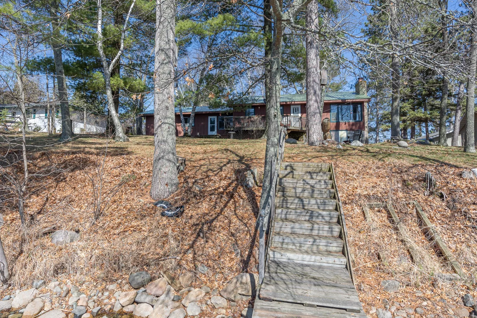 Large lakeside yard for family gatherings.
