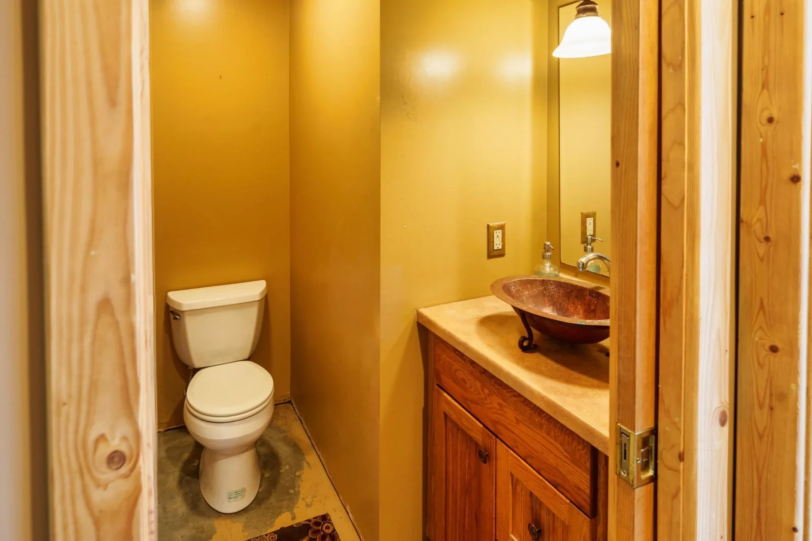 Main Level 1/2 Bath.jpeg
