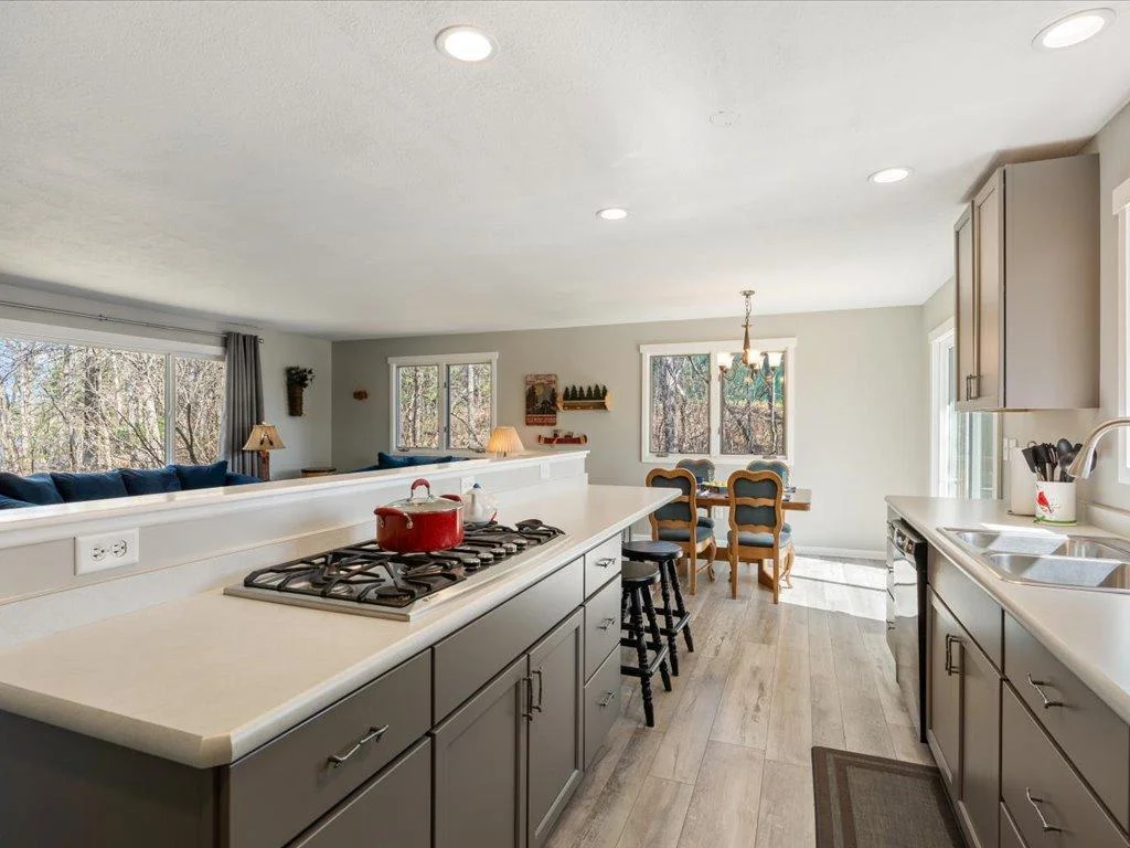Open entertainment floor plan with lots of windows