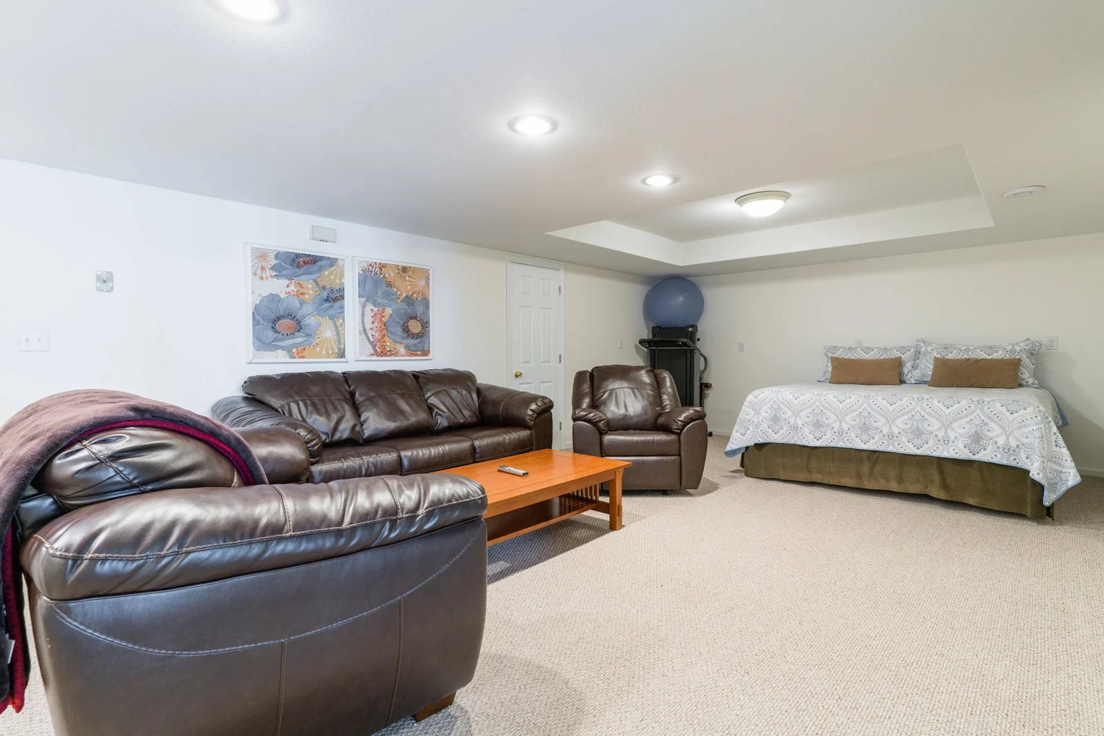 Lower Family with extra bed.jpg