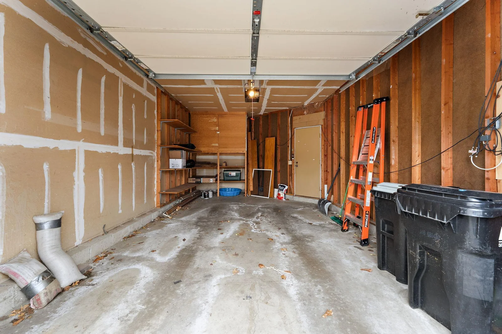 Oversized 1 car garage