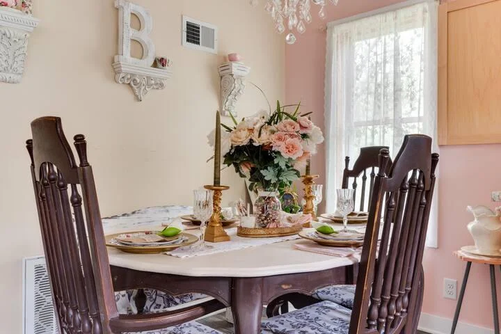 DiningRoom.jpg