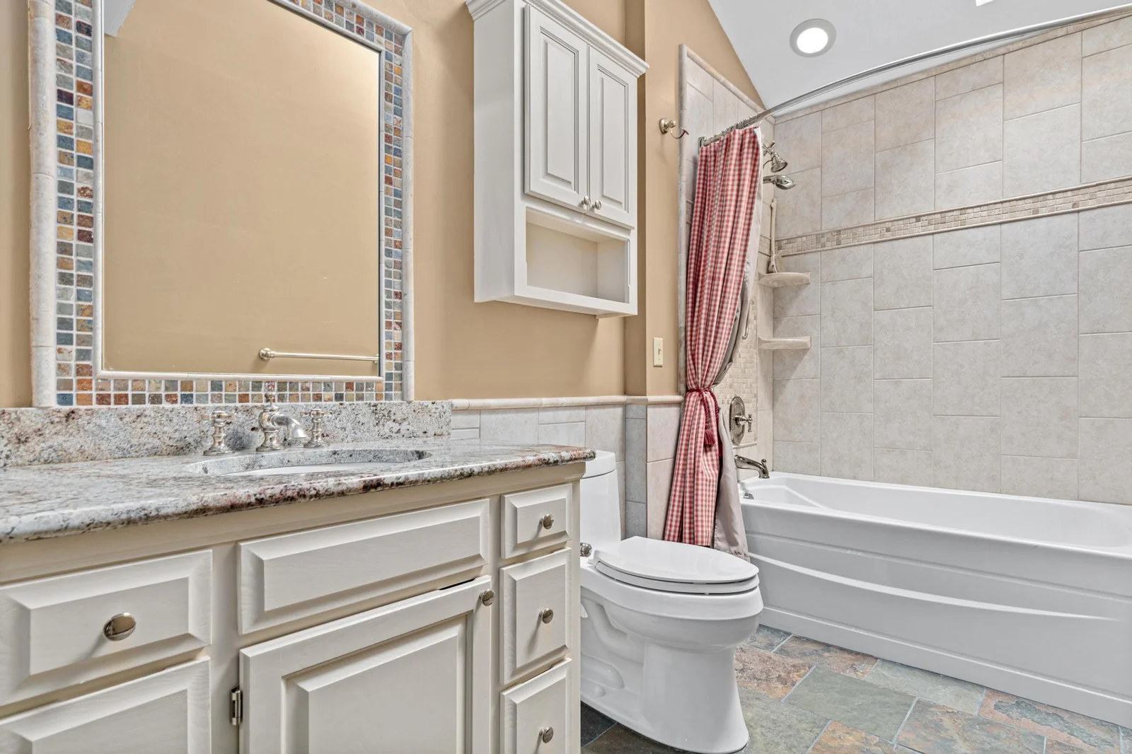 Full bathroom upper level
