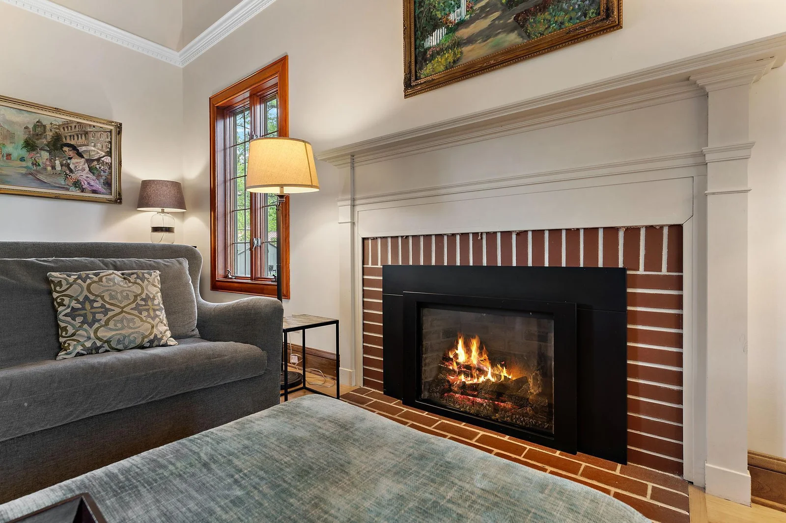 Clean gas burning fireplace.