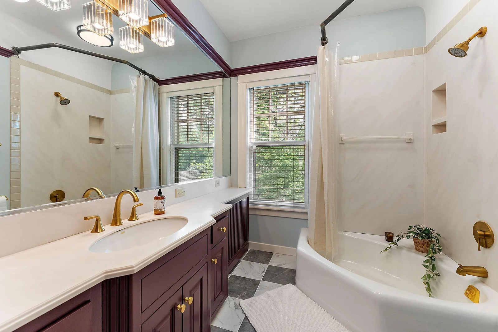 Classy, renovated main bathroom upstairs.