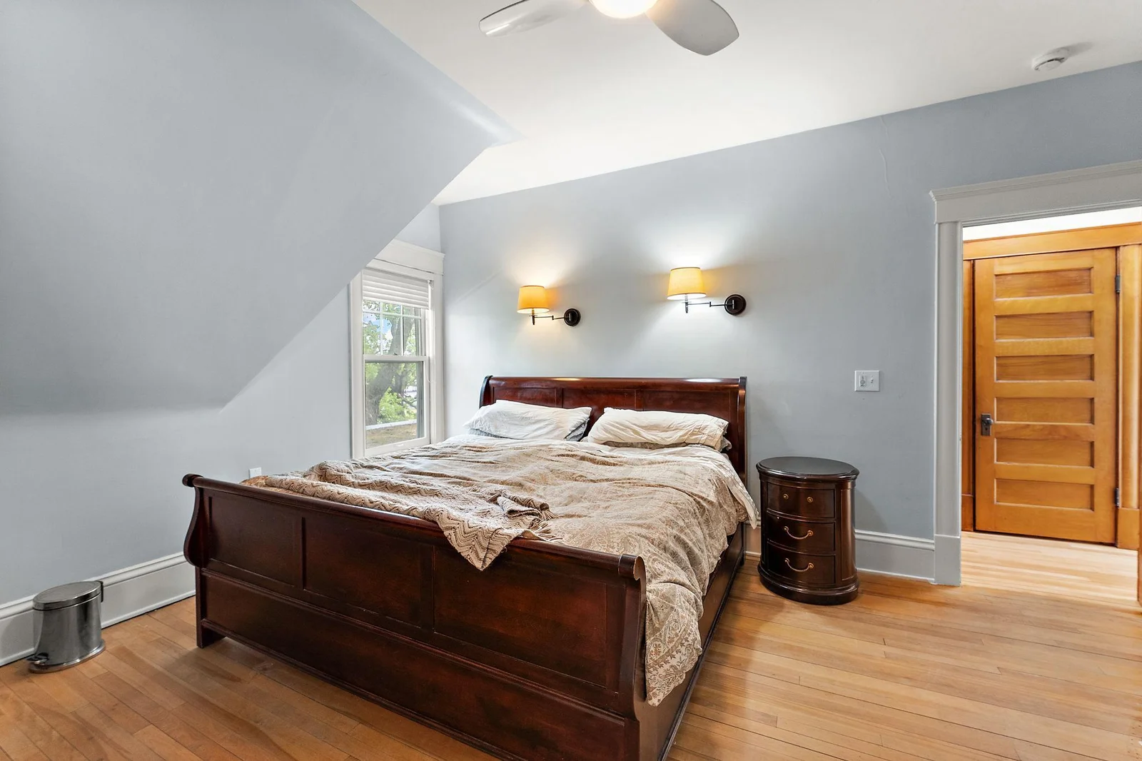 *Sellers willing to provide for a primary bathroom ensuite at a sale price of $900k.*