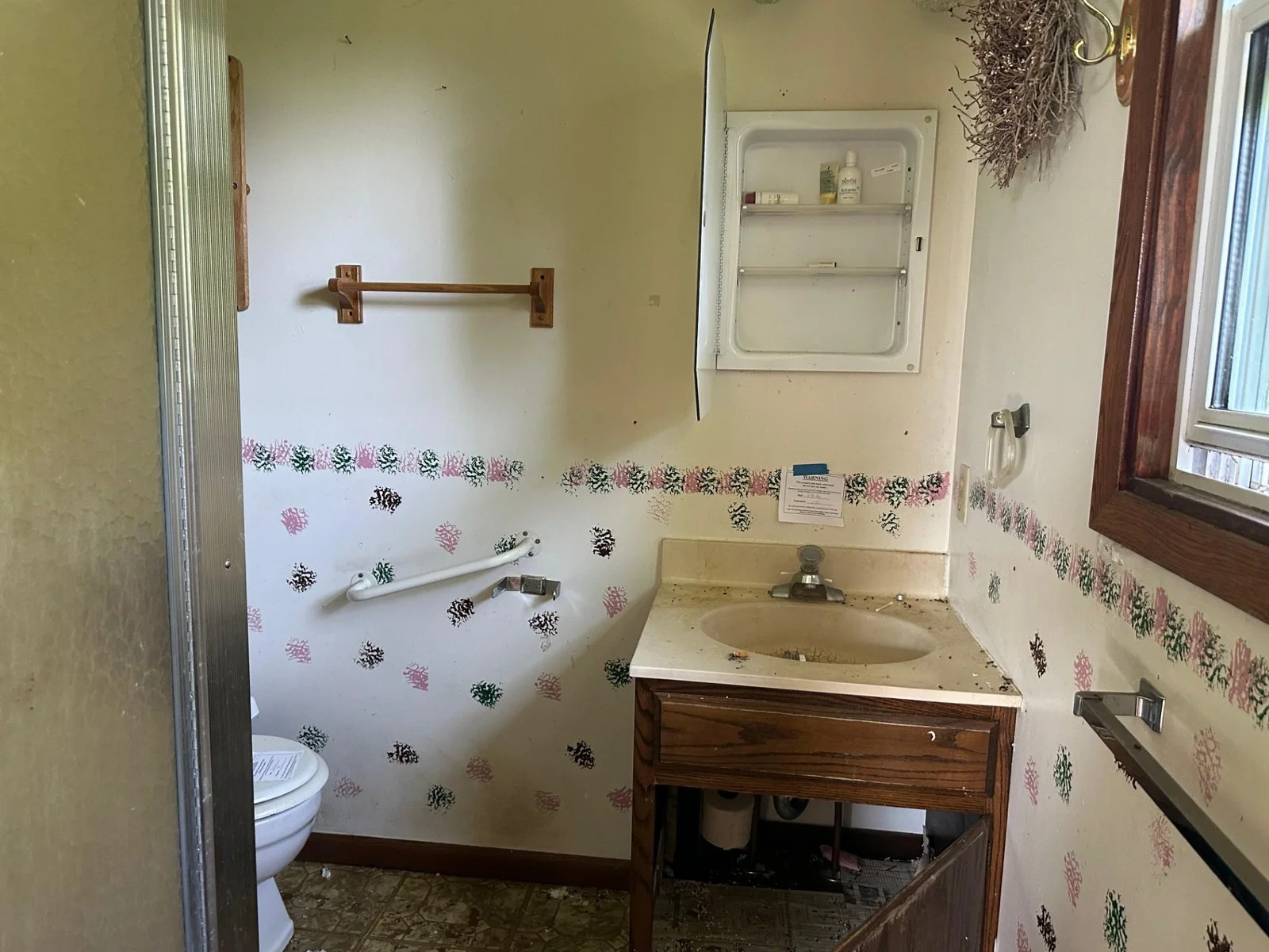 Bedroom 1 Bath.jpg