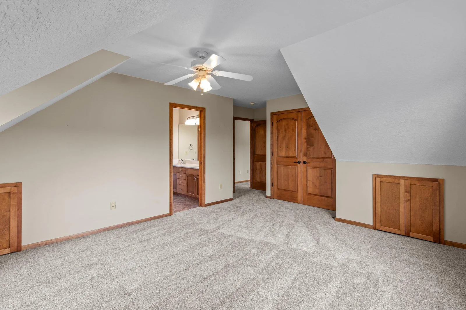 The upper level includes 5 bedrooms.