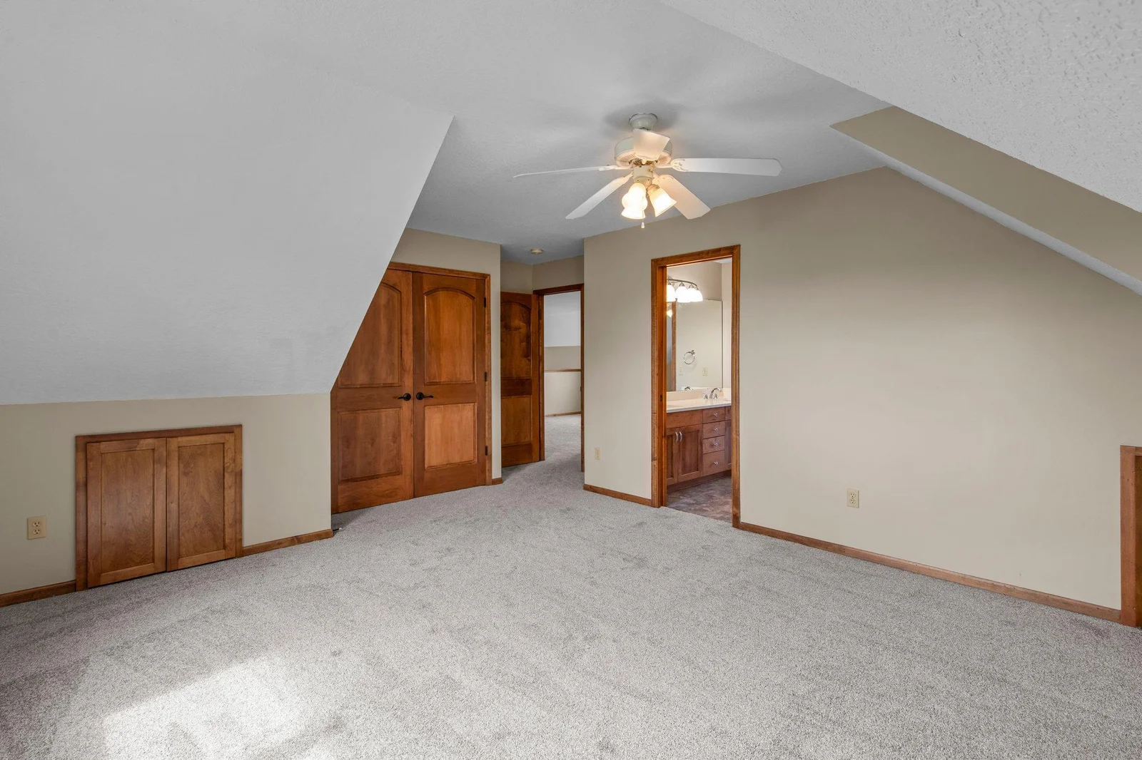 The upper level includes 5 bedrooms.