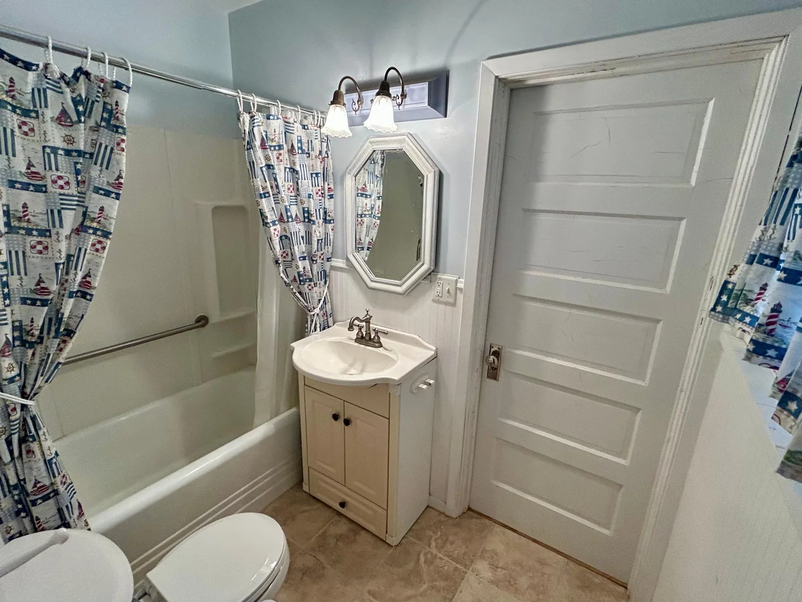Full bathroom #2