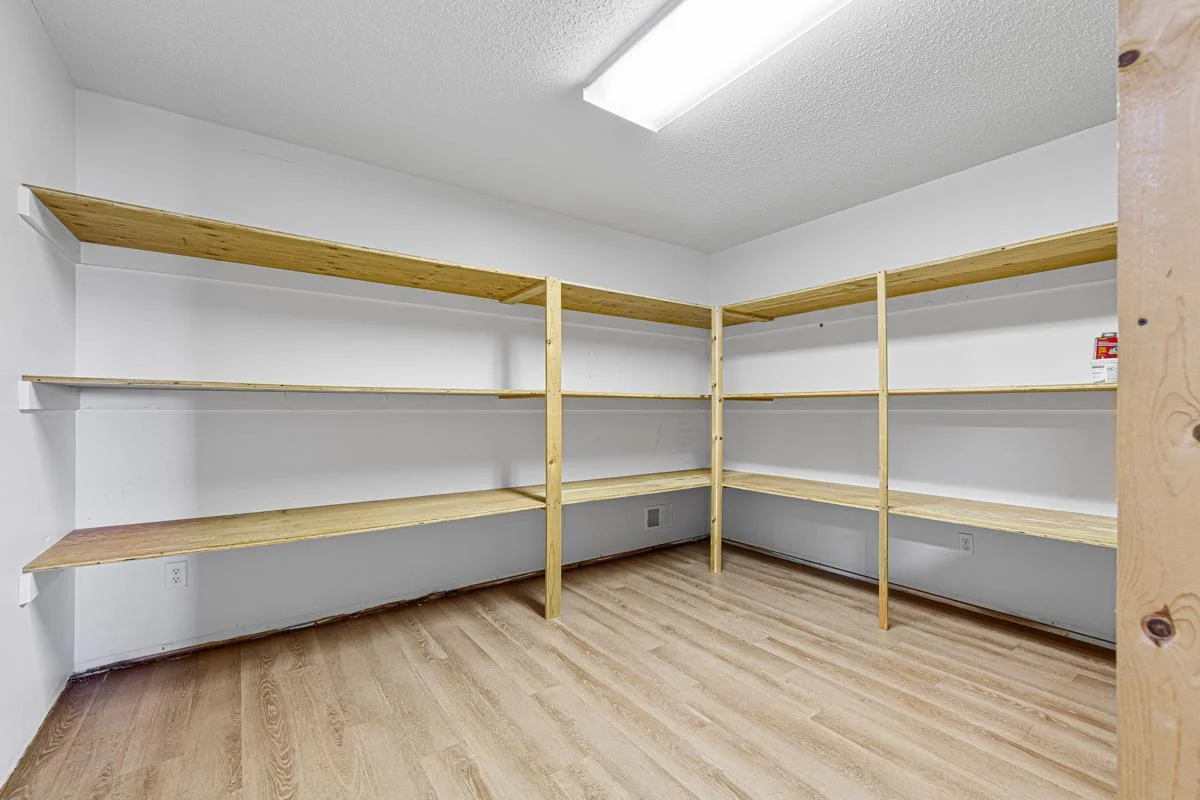 58 Storage room_lower.jpg