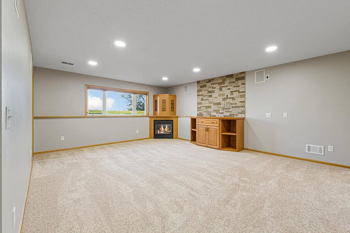 48 Family room_lower.jpg