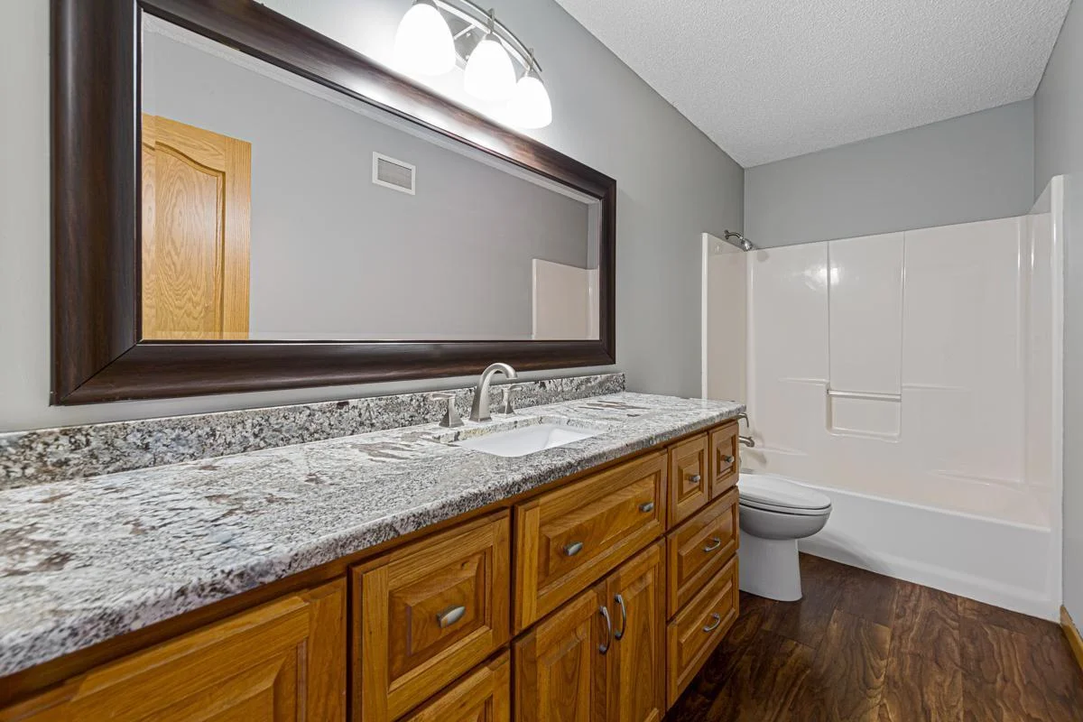 38 Bathroom.jpg