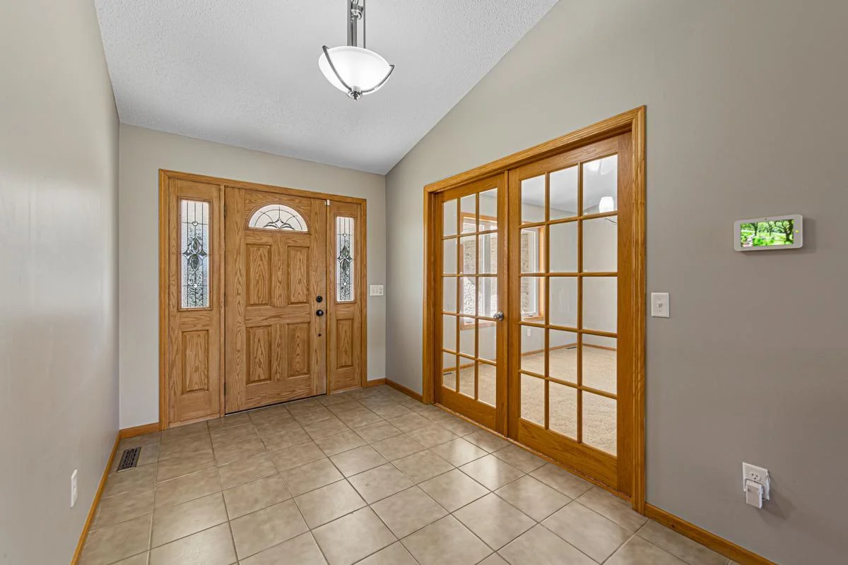16 Entry_foyer.jpg