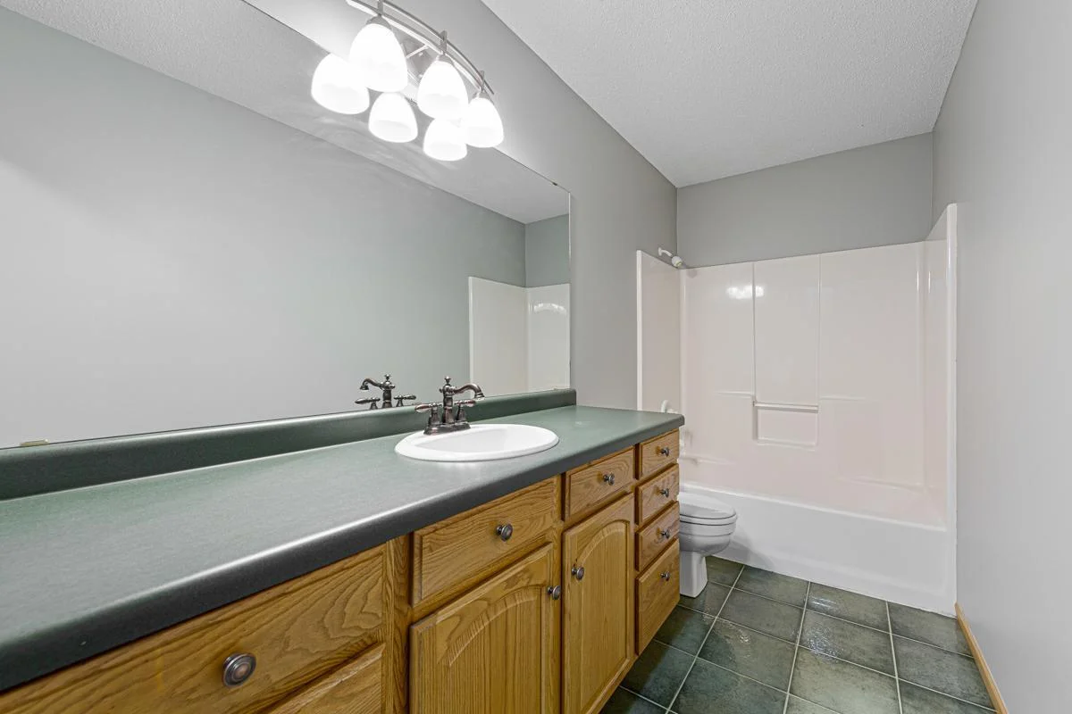 59 Bathroom_lower.jpg