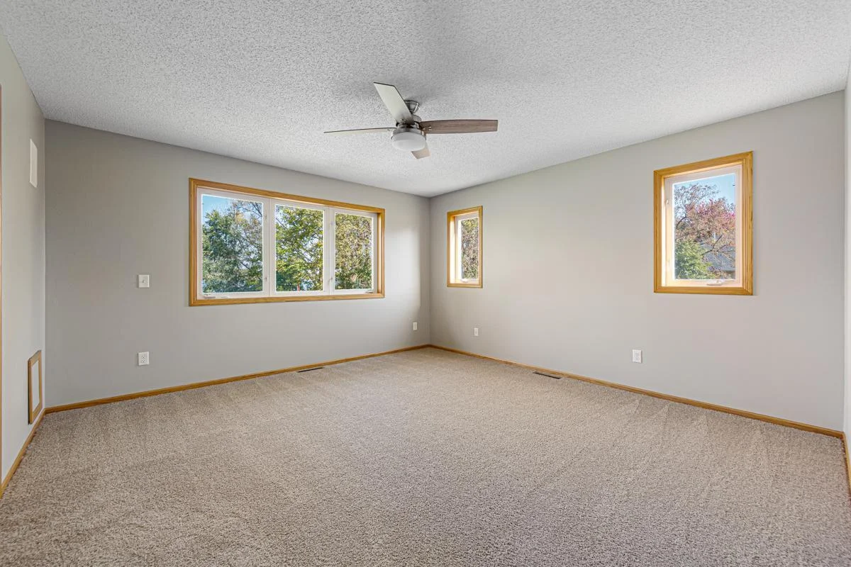39 Main bedroom.jpg