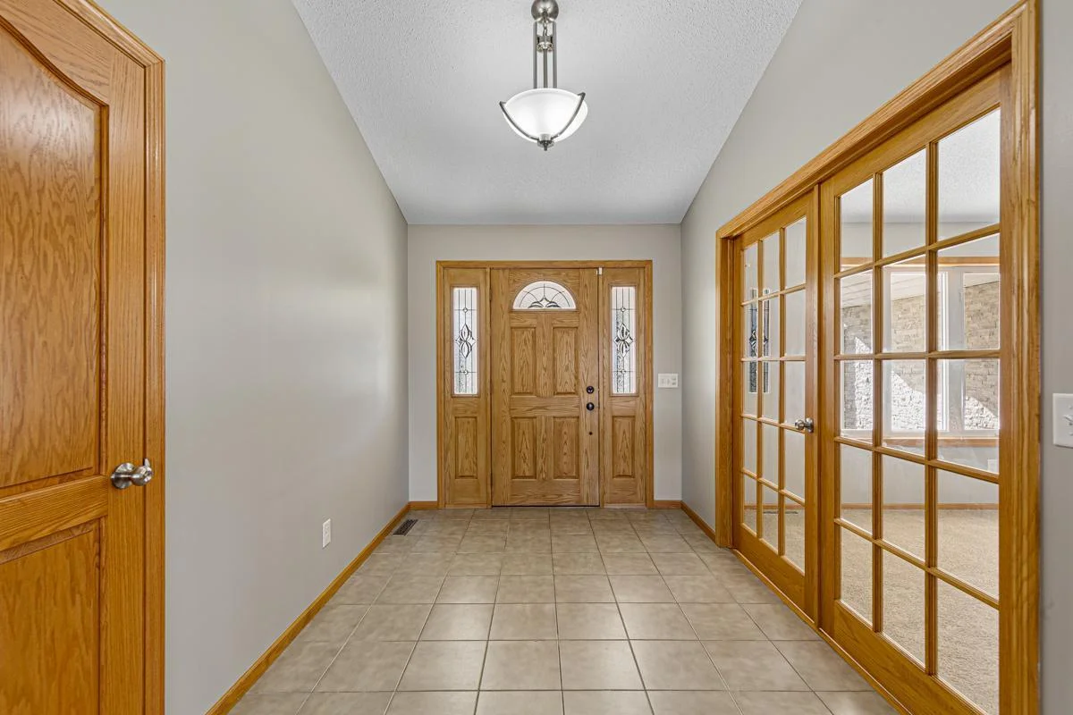15 Entry_foyer.jpg
