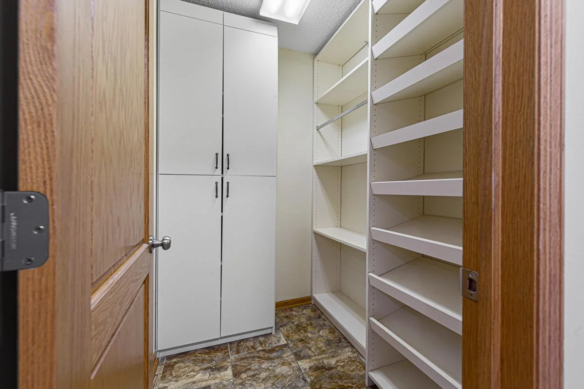 31 Pantry.jpg