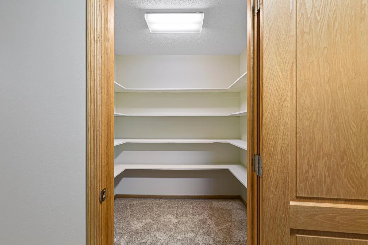 62 Storage room_lower.jpg