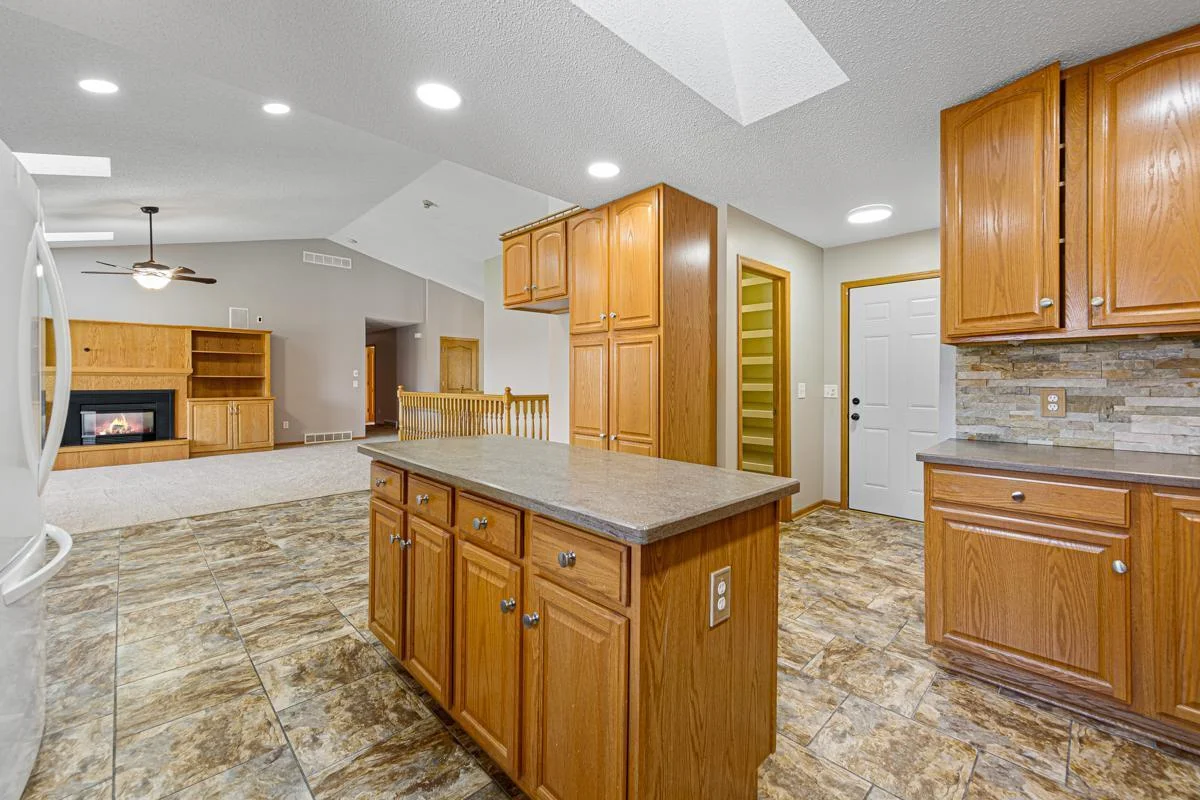 30 Kitchen.jpg