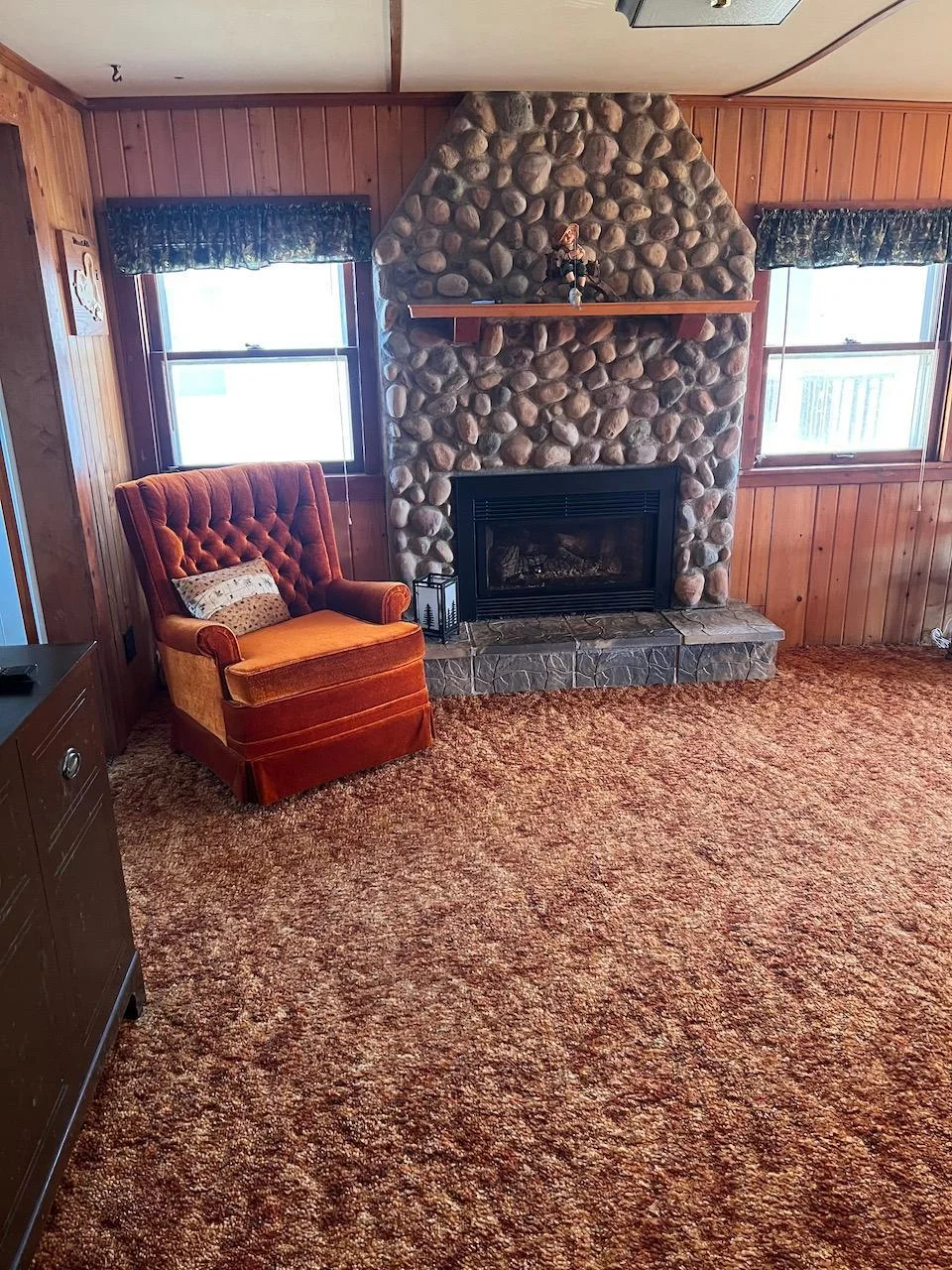 Field stone fireplace (gas)